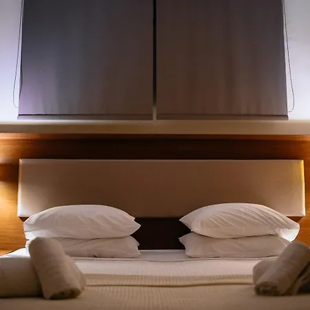 Niriides Apartahotel Kourouta