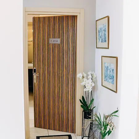 Apartahotel Niriides